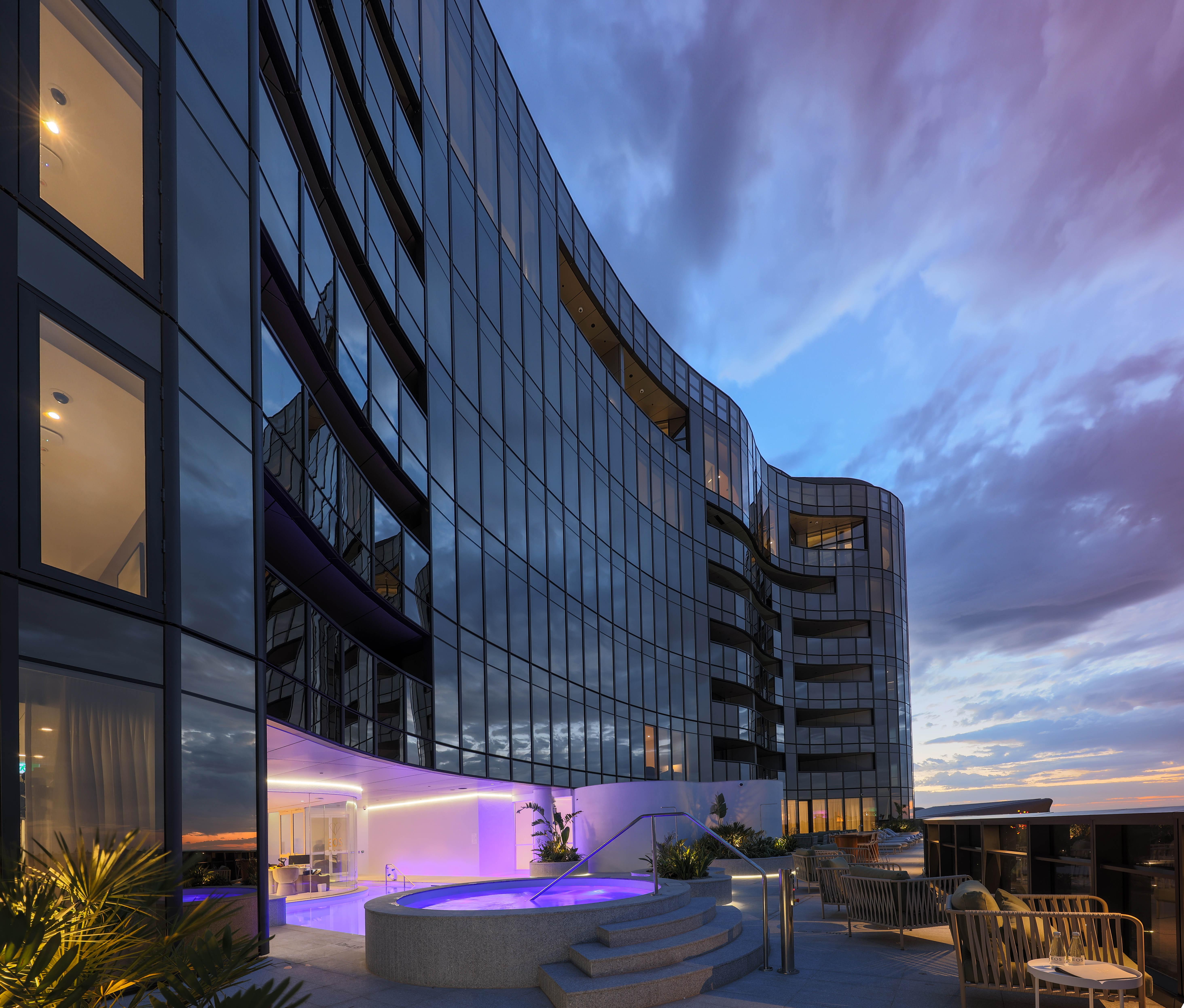 Eos By Skycity Adelajda Zewnętrze zdjęcie The rooftop pool at the M on Mary