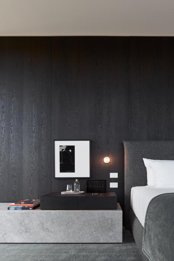 Eos By Skycity Adelajda Zewnętrze zdjęcie A wall with a dark finish