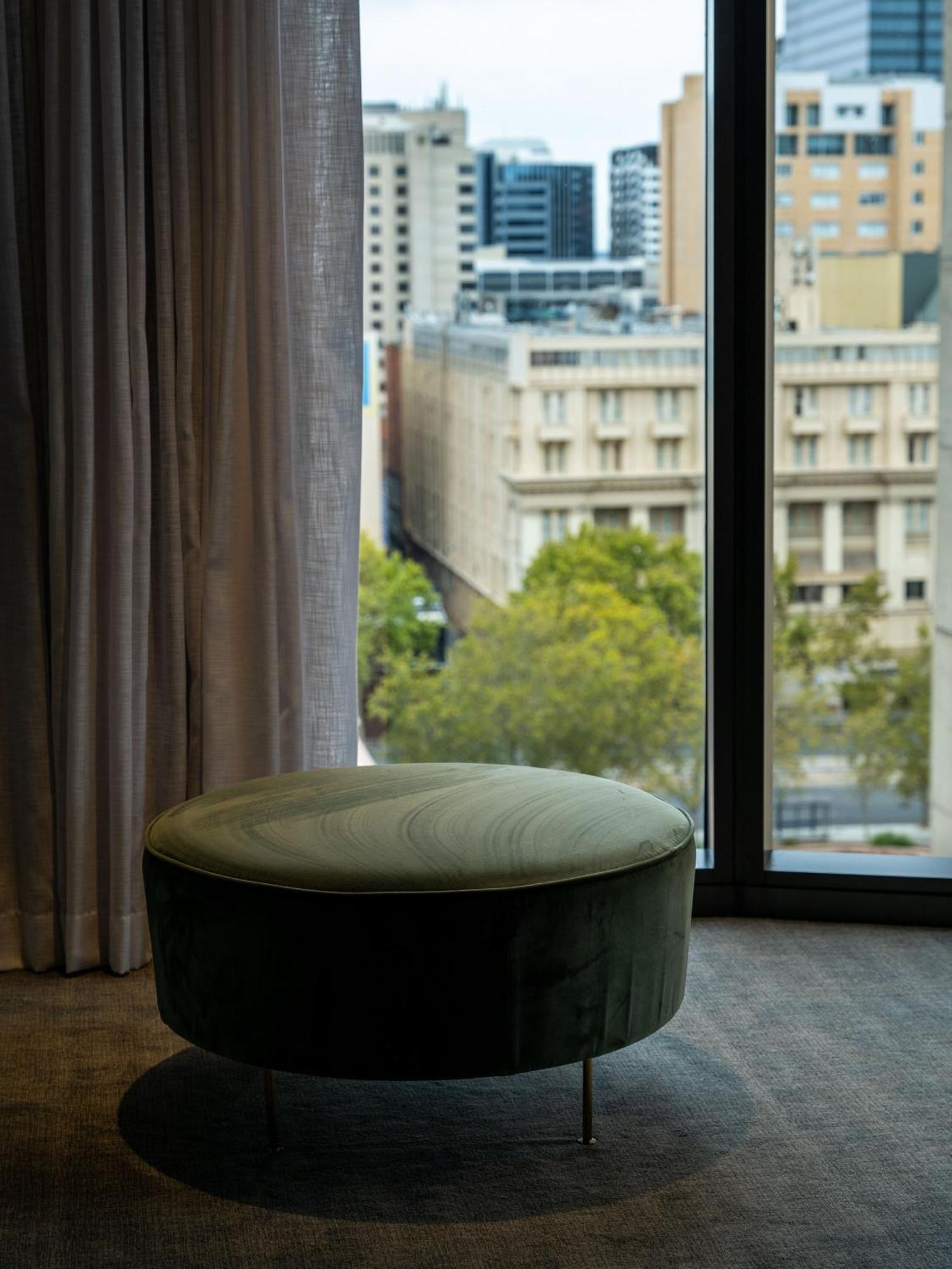 Eos By Skycity Adelajda Zewnętrze zdjęcie A window seat